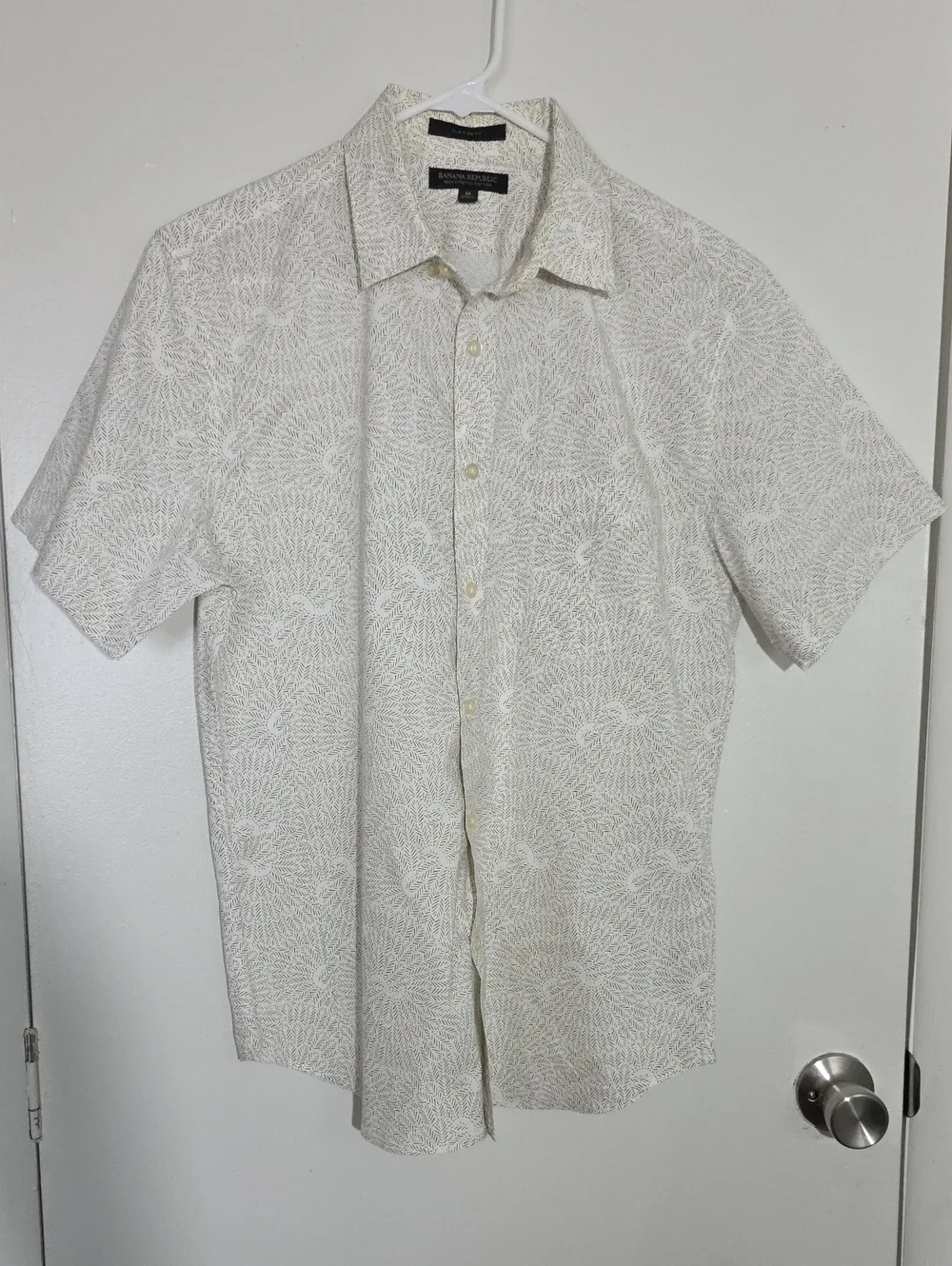 Banana Republic Men's Short Sleeve Button-Down in Cream Floral Pattern